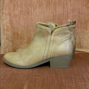 Tan vegan leather ankle booties 7.5 guess